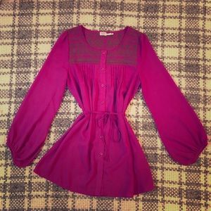 Women’s Gorgeous long sleeve blouse w/ belt .Small